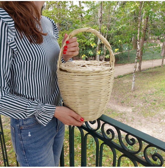 Vintage straw bag with lid