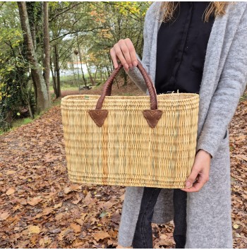 Natural straw tote bag