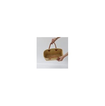 Natural straw tote bag