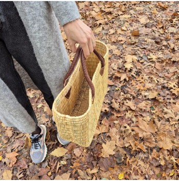 Natural straw tote bag