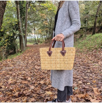 Natural straw tote bag