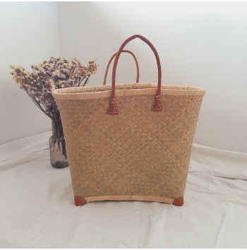 Large natural tote bag with small pockets inside