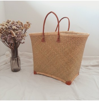 Large natural tote bag with small pockets inside