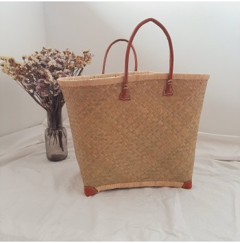 Large natural tote bag with small pockets inside