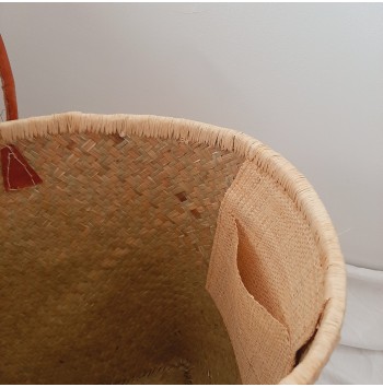 Large natural tote bag with small pockets inside