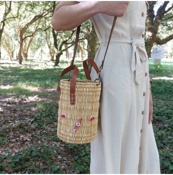 Round reed basket bag with crossbody function